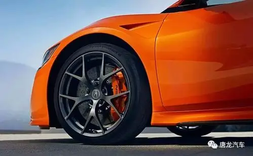 没有太多的改变,主要特点在于车身外观,煞车卡钳可选用名为thermal