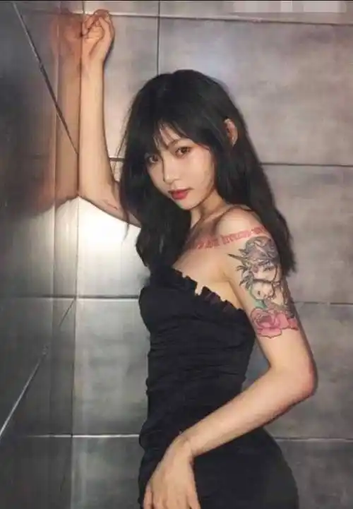 网红痞幼与50岁大叔分手,黑历史一大堆,被质疑从头到尾都是炒作_陆文