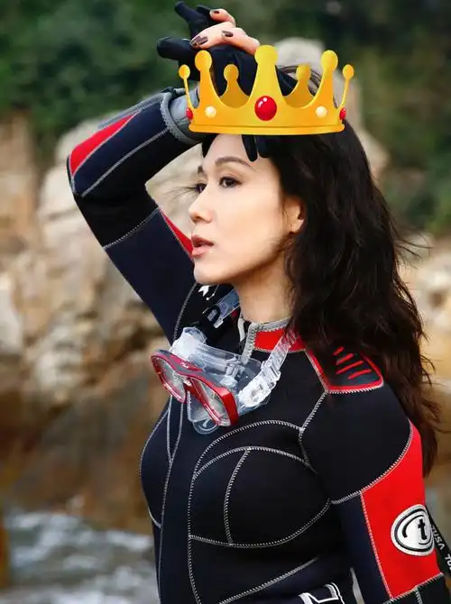 麦景婷个人资料简介9和梁朝伟,周星驰是同学,与最帅令狐冲结婚,她活成