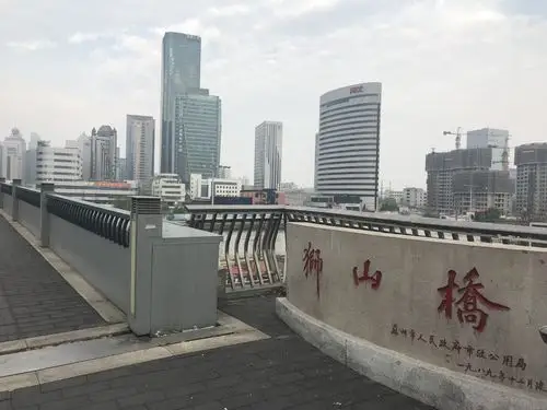跑运河体育公园,但到了之后发现正在修建中,改道经过运河路,狮山路,站