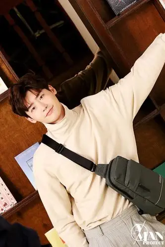 李钟硕画报花絮*到现在为止没有人能形成这样的视觉感受