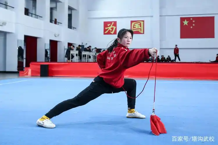 超酷的功夫女孩训练照,向寒冬里仍勤练不辍的学生们致敬!