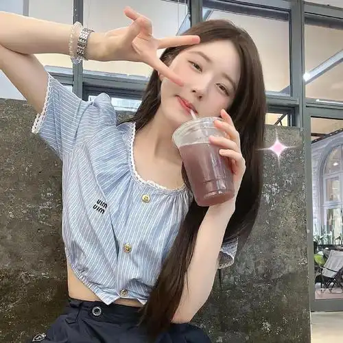 赵露思自拍头像图片可爱 赵露思日常生活照片_布阁拉