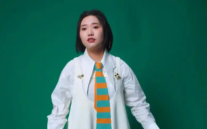 大众点评最新创意广告:李雪琴成史上首位说话最不好使的大使!