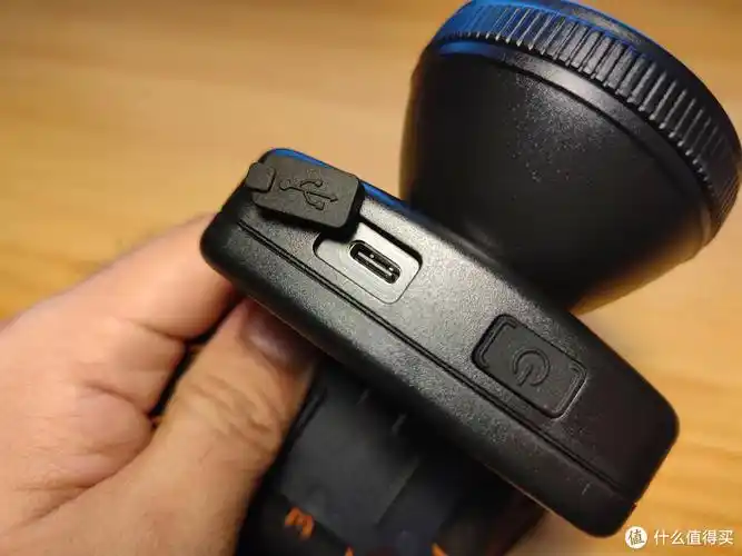 廉价入门头灯上久违的type-c充电接口,真心期待数码外设电源全面tpc化