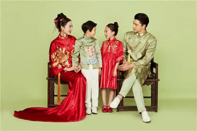 影楼全家福主题摄影服装亲子装拍摄复古四口装儿童影楼拍照相服饰