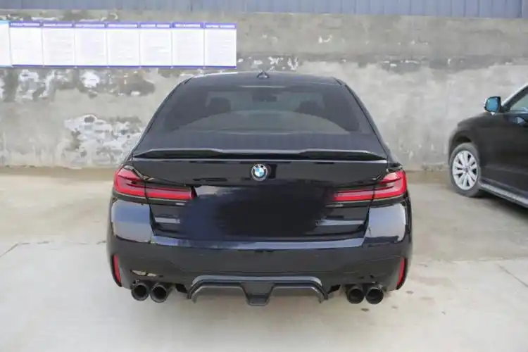 宝马五系m5改m5cs后唇尾翼