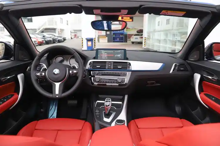 2019款 宝马2系 敞篷轿跑车 225i 尊享型m运动套装内饰