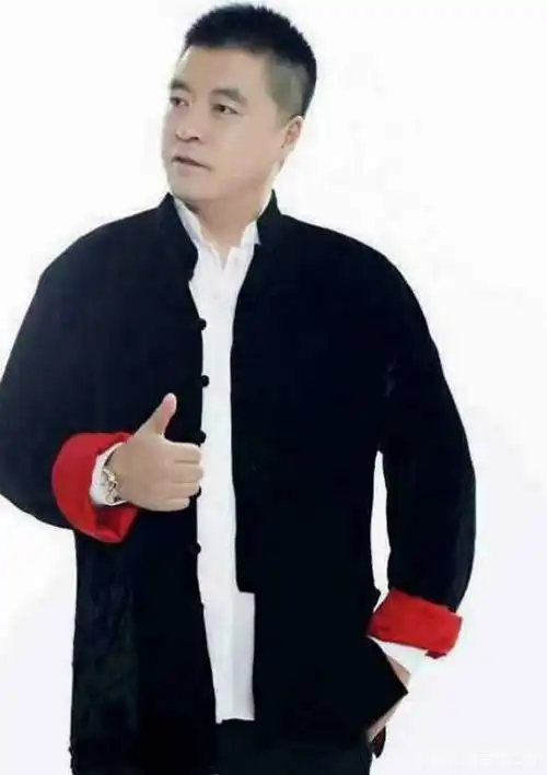 魏三母亲生日视频爆出,住的房子是农村房屋,网友:就这么孝顺的