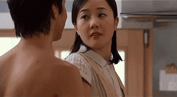 在外面和情人翻云覆雨后,回到家里,还不忘再和老婆亲密一番.