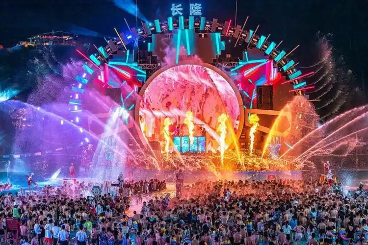 广州长隆水上乐园开园,70多个游乐项目迎接八方游客