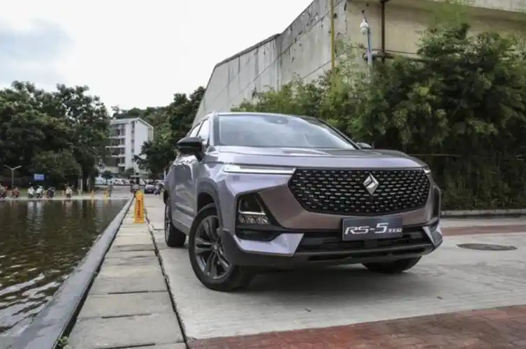 十万左右的suv买哪款好宝骏rs5这款国产车赢了