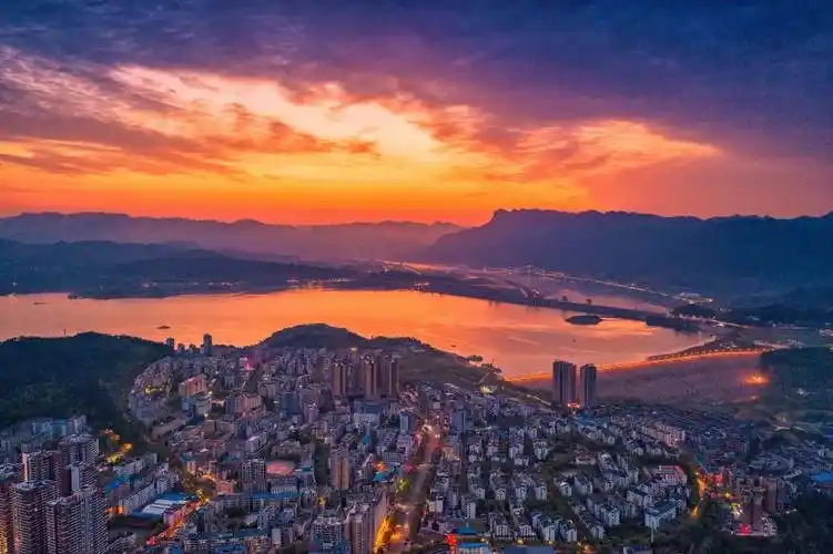 云游宜昌"直播活动是借助移动5g技术优势,通过360度的摄像头采集全景