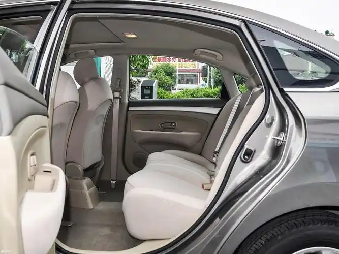 6xe 自动领先版_空间座椅_51/380张图片】_汽车图片大全_爱卡汽车