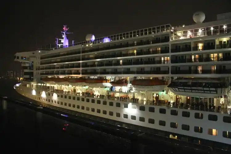 组图:玛丽皇后二号再临香港 首泊启德邮轮码头【7】