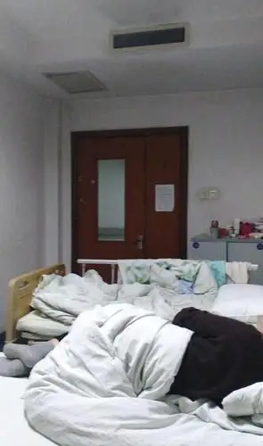 医院的夜晚我真的一刻也不想待!