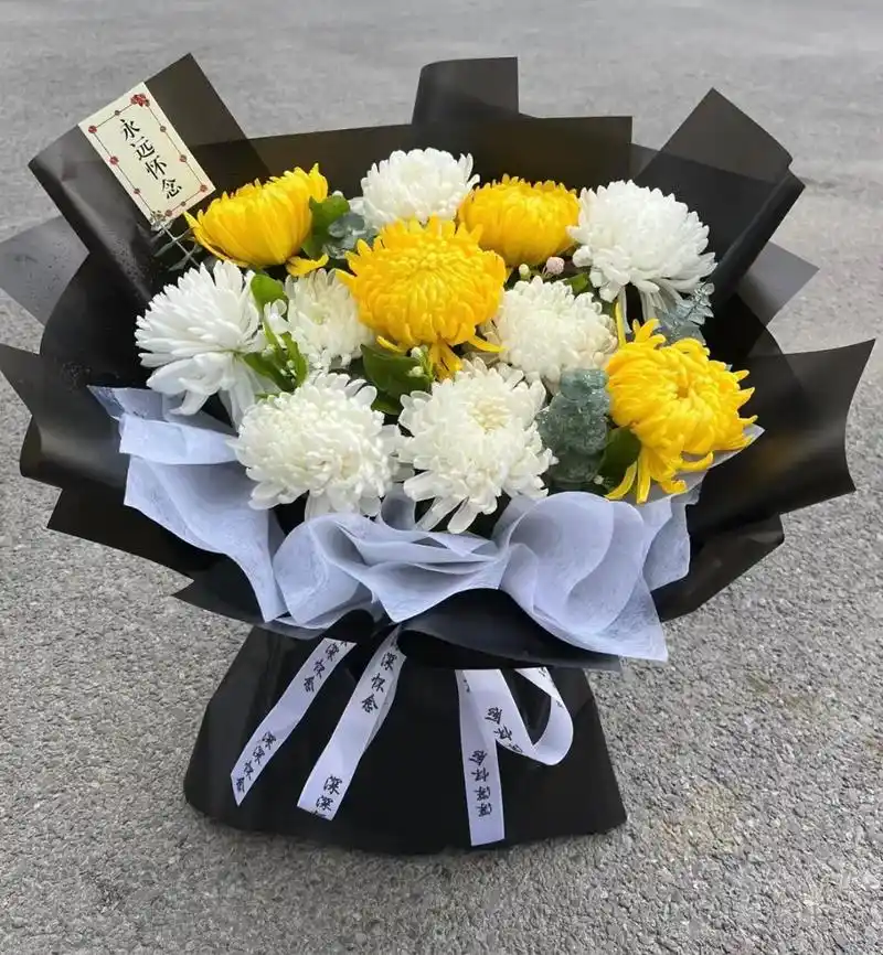 祭奠花束——缅怀逝者,逝者已逝,生者坚强.#鲜花实体店 #客 - 抖音