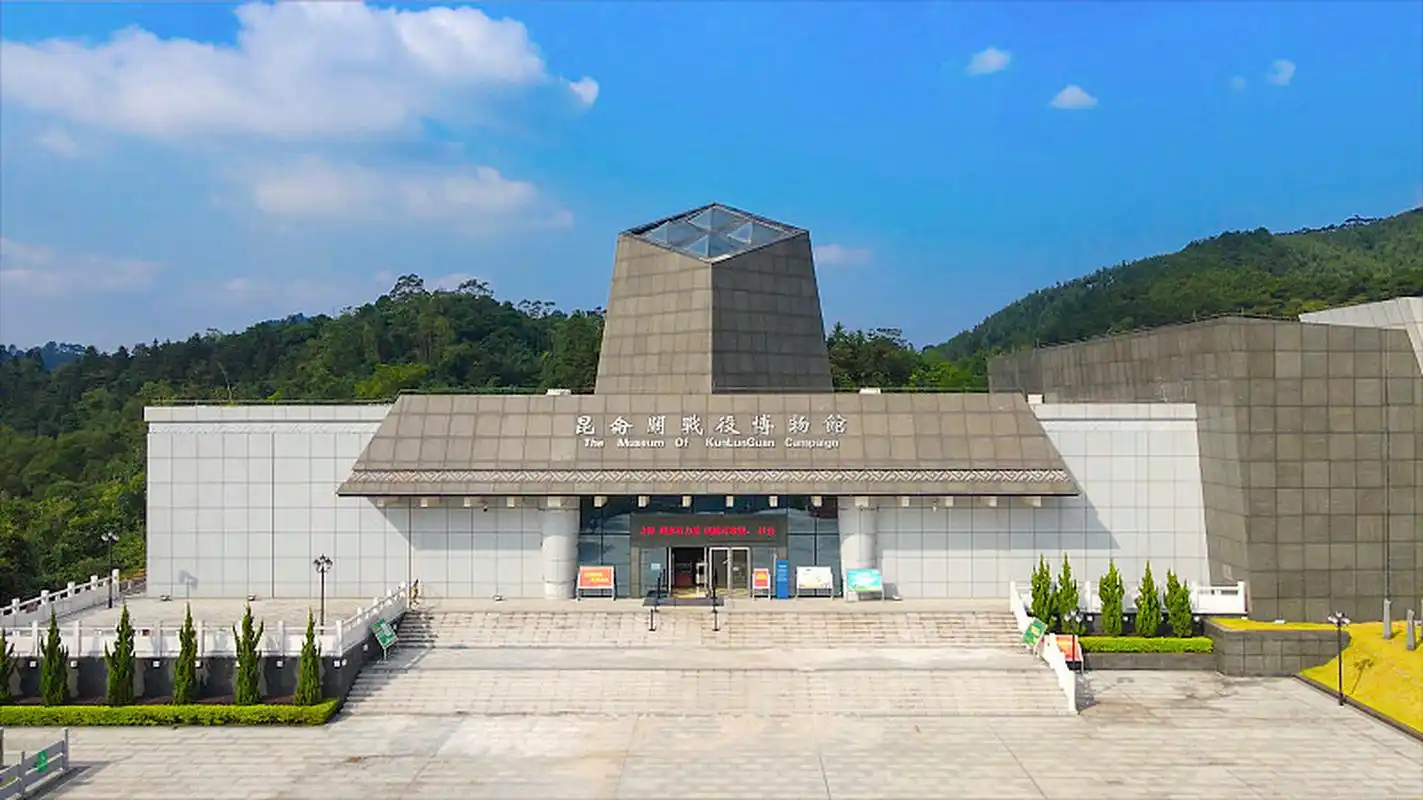 今天带大家走进一个特别有意义的地方——辽宁丹东的抗美援朝纪念馆.