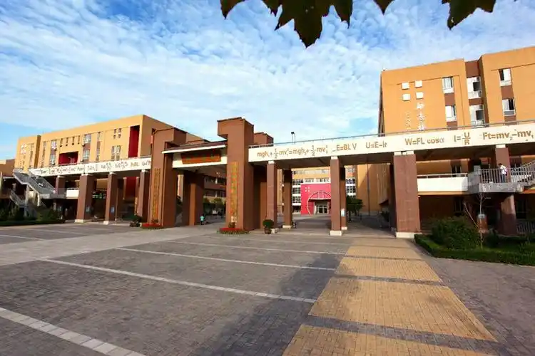 我眼里的邯郸一中正在砥砺前行!