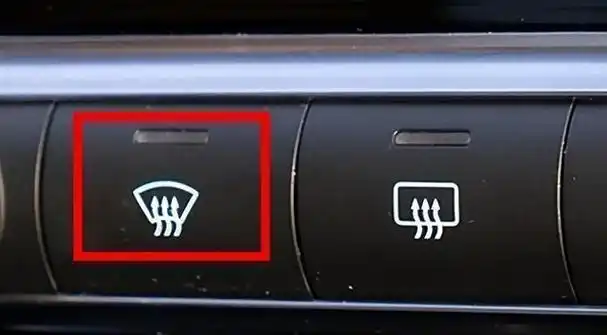 开了"8年"车才知道,车窗起雾不用开空调,教你个"土招",有效除雾