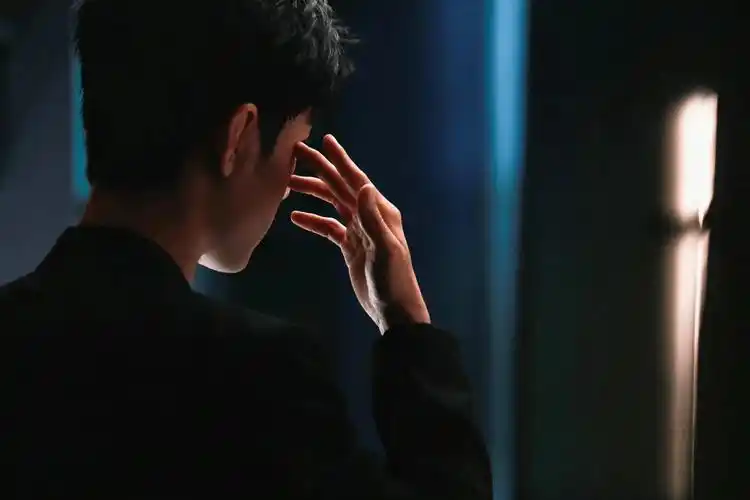 肖战黑白光影系列西装大片,高级感质感绝了_感觉_都太_高冷范