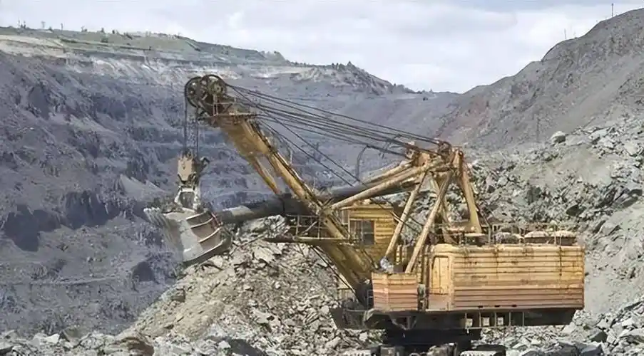 藏有全球一半以上的黄金,方圆200平方公里,这个大坑有多值钱?_兰德_开