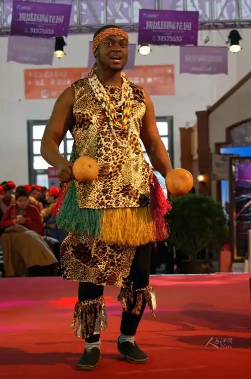 标题:非洲土著人的表演