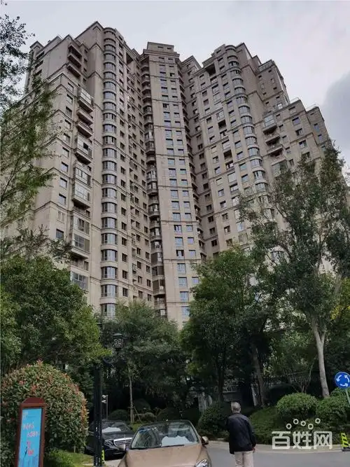 送产权车位!急售!满五年维一,看