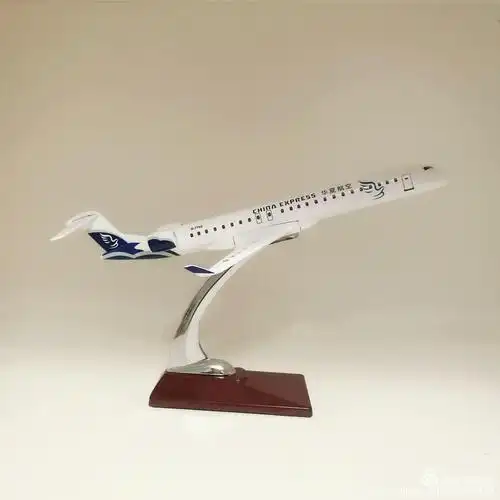 【03】华夏航空 庞巴迪crj900 18cm