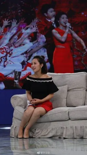 内蒙古卫视《马兰花开》专访 云朵忆往事