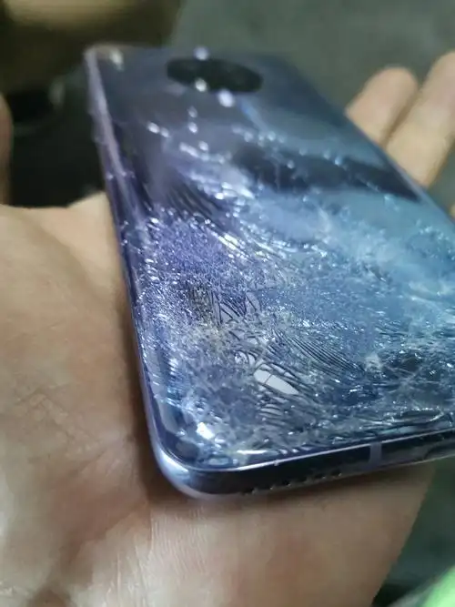 首页>版块>>华为手机>>华为mate30系列>>华为mate30后盖碎了.