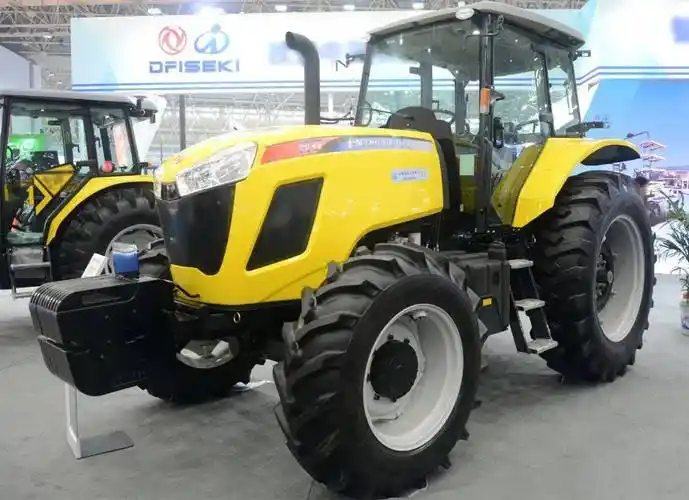 在拖拉机板块,东风井关带来了五款产品,它们分别是t954智能拖拉机,t