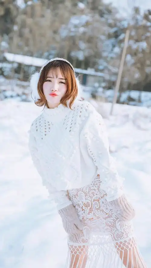 清新元气美女雪地写真手机壁纸