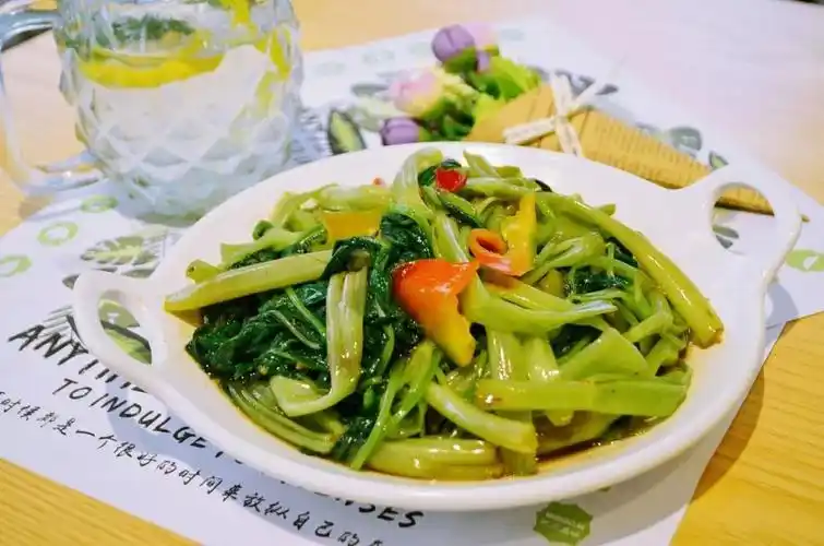 p>虾酱炒通菜是一道菜品,主料是虾酱,通菜. /p>