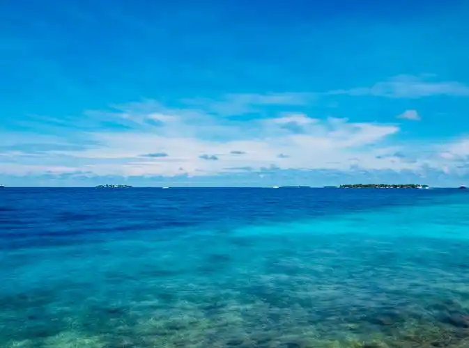 蓝色的天空和大海