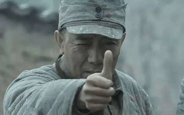 当某人对你竖起大拇指的时候,很有可能马上迎接你的是意大利炮!