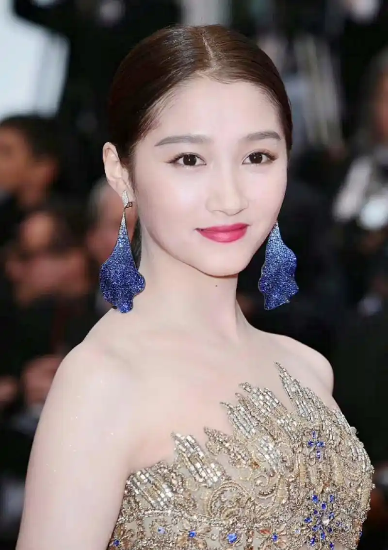 关晓彤的脸型,是圆脸还是瓜子脸?