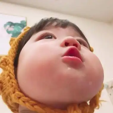 小脸胖嘟嘟的男生头像呆萌可爱调皮图片