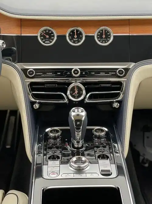 0v8宝石蓝外漆现车高配|轿车|内饰|中控台|扰流板_网易汽车