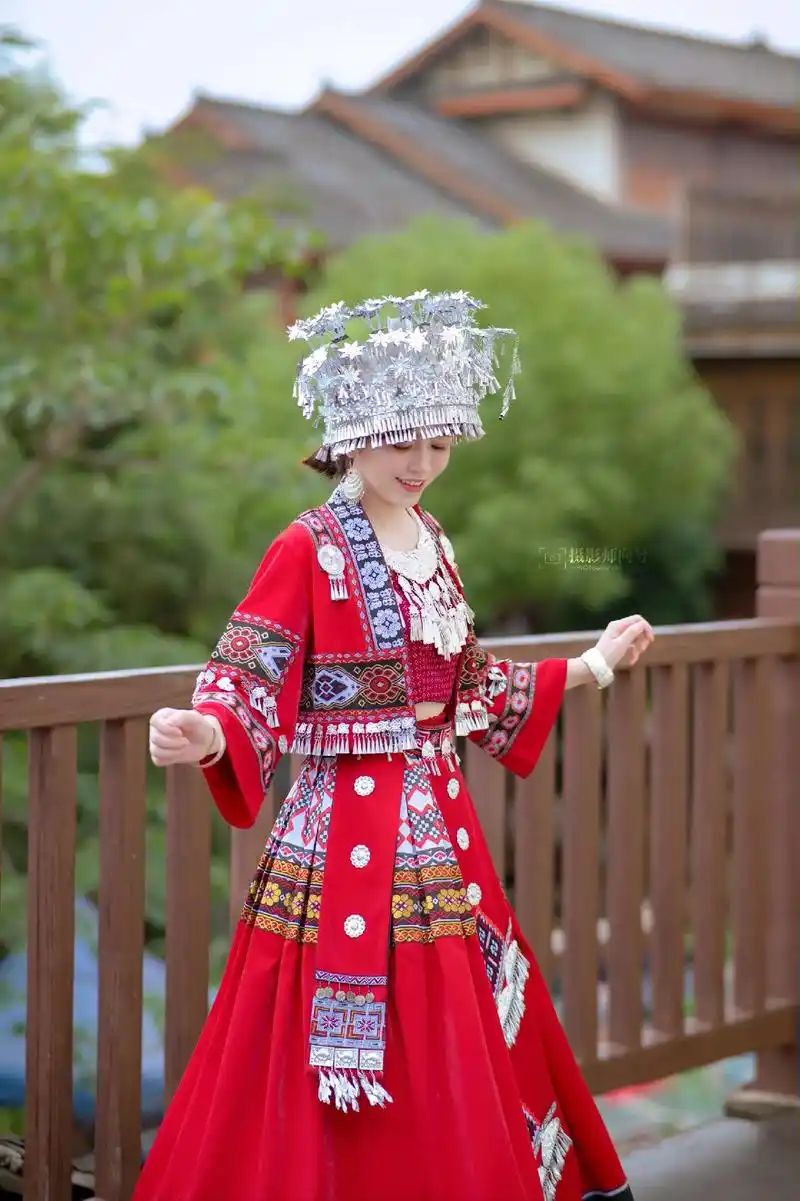 广西三月三漂亮苗族小姐姐.出镜:可可 当满小镇都在穿蓝色苗族 - 抖音