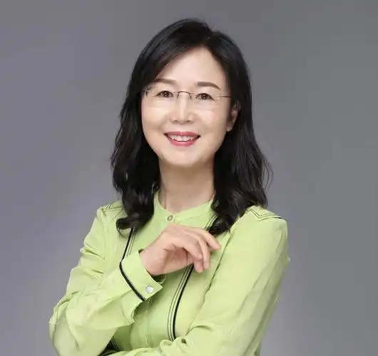 尹建莉中国图书市场畅销奇迹《好妈妈胜过好老师》作者,北京师范大学