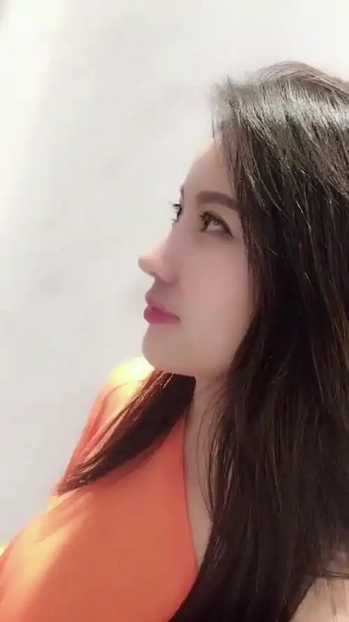 精致小翘鼻,鼻子为五官之首,鼻子一好看,整个面部都立体了.