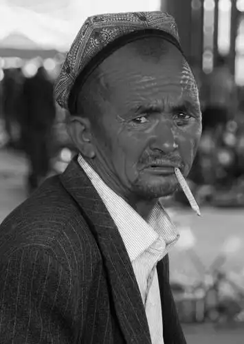 风情巴扎(十一)一一莫合烟,新疆人内心深处忘不了的味道