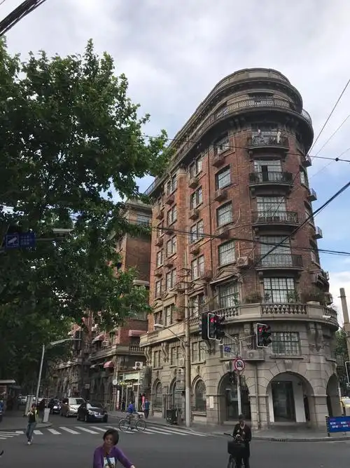 上海市长宁区华山路1352号天气预报