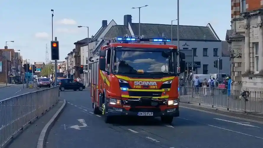 国外斯堪尼亚消防车出警_哔哩哔哩_bilibili