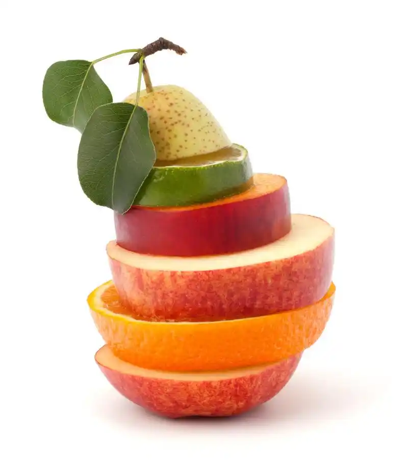 混合的水果切片,在白色背景上孤立的混合的水果切片