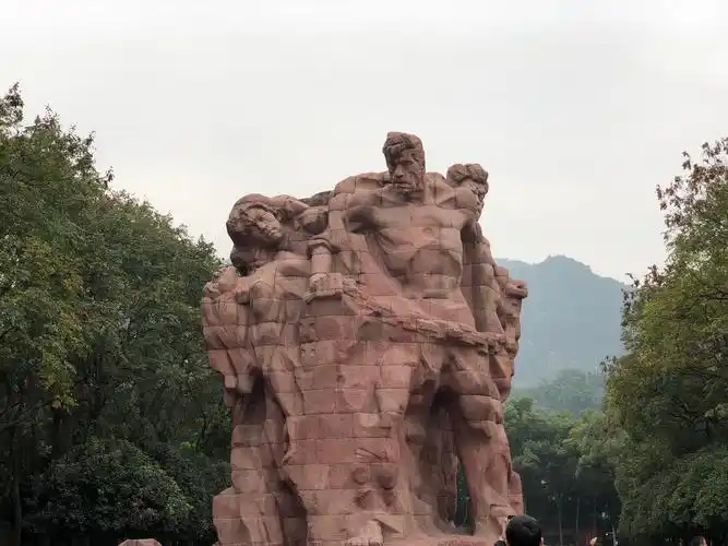 红岩英烈,这是具有史诗般时代特色的英雄称号.