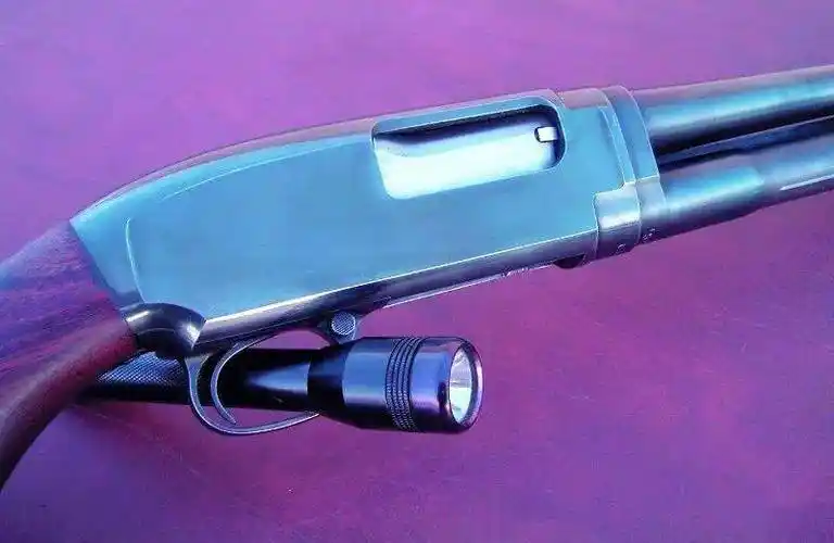 堑壕清扫器——温彻斯特m12唧筒式霰弹枪_枪管_公司_设计