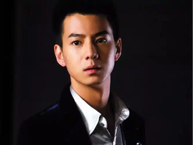 粉说丨致张殿菲十年一梦愿你归来仍是少年