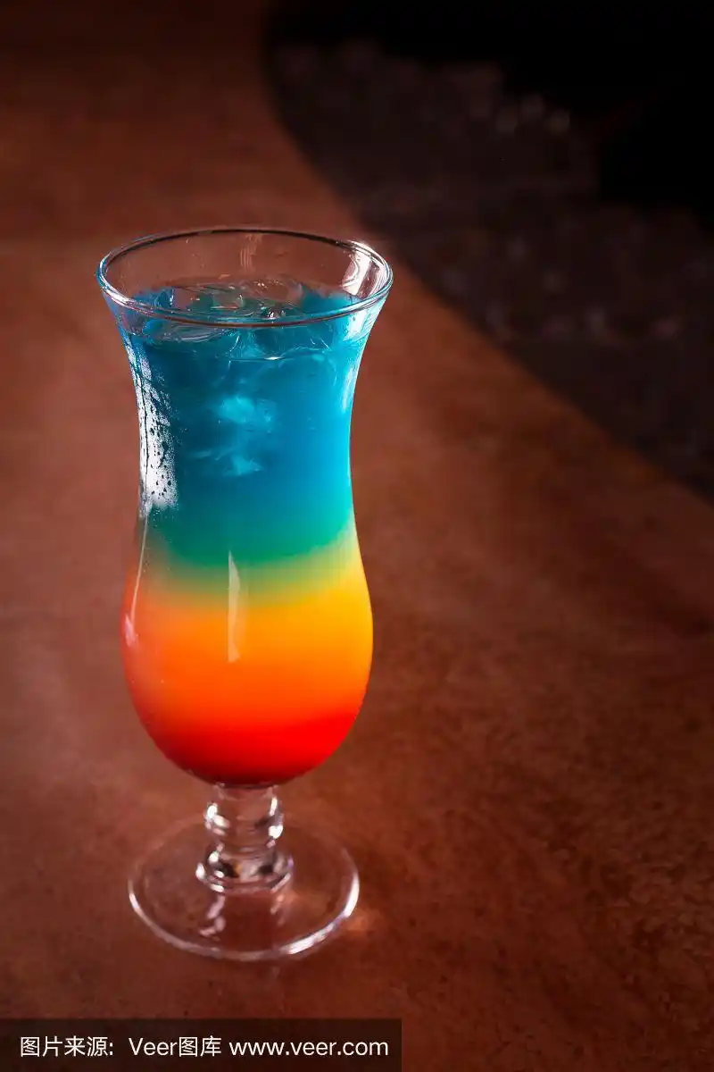 彩虹鸡尾酒